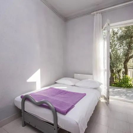 Cozy One-bedroom For 4 Guests * Brodarica (Sibenik-Knin)