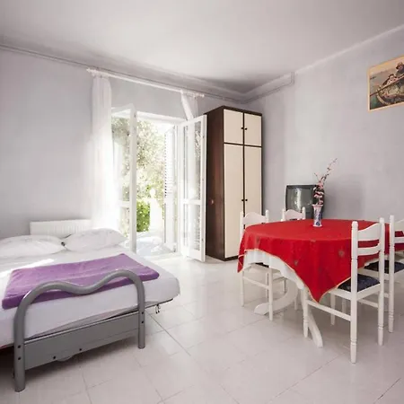 Cozy One-bedroom For 4 Guests Apartment