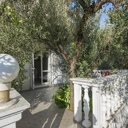 In Ibenik Near Adriatic Beaches Apartment
